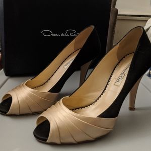 Peep toe satin pump